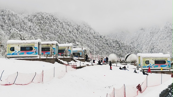 西岭雪山二平台民宿项目！